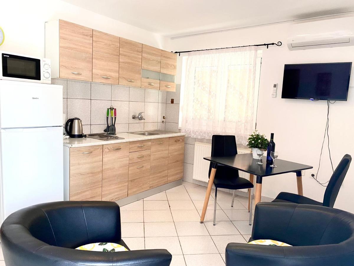 E & E Apartment เมดูลิน ภายนอก รูปภาพ