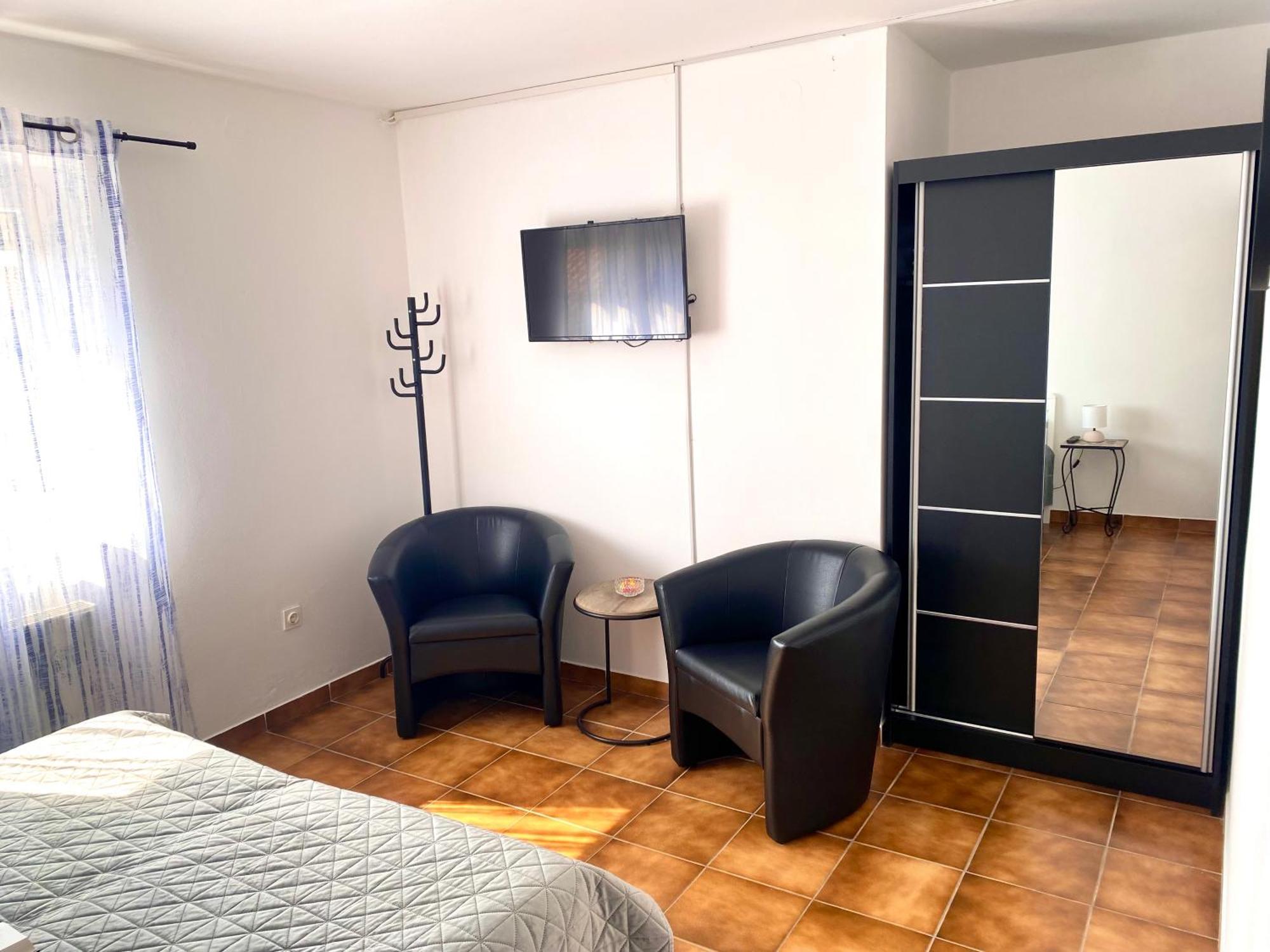 E & E Apartment เมดูลิน ภายนอก รูปภาพ